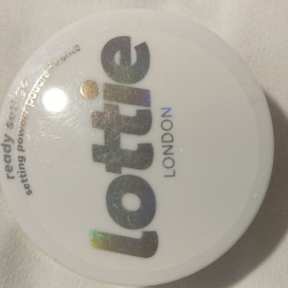 NWT Setting Powder - Picture 1 of 2
